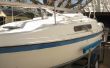 Hölzerne Luke Folien auf Segelboot mit composite decking Material zu ersetzen