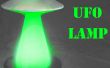 Glühen In der dunklen UFO-Lampe