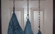 Tür montiert Aufhänger für Jeans
