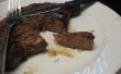 Kochen das perfekte Steak auf Holzkohlen-Grill