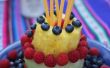 Machen eine ganze Torte aus Frucht: Berry fruchtige Kuchen