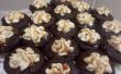 Gesalzene Karamell gefüllte Schokoladen Cupcakes mit gesalzenem Karamell Buttercreme Zuckerguss