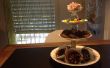 Cupcakes mit Stil... servieren eine ausgefallene Etagere ausgefertigt von alten Gerichte machen
