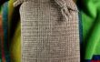 Schöne warme Wasserflasche Abdeckung aus einem alten wollenen Schal