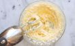 Wie man Sahne Butter und Zucker (von Hand oder mit einem Mixer)