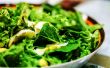 Verwenden Sie Unkraut als einen freien, leckeren und gesunden Salat