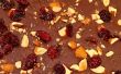 Bittersüße Schokolade Rinde mit geräuchertem Meersalz, geröstete Mandeln & getrocknete Cranberries