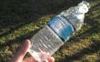 Wie man Wasser in freier Wildbahn mit 2 Flaschen mit Wasser zu reinigen. 