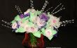 Ein Blumenstrauß der Blumen gemacht aus Knoblauch Mesh-Taschen