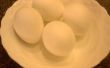 Wie man Salz hartgekochten Eiern ohne eine weitere Platte