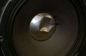 Eine Staubabdeckung verbeult oder invertierte Metall Lautsprecher zu beheben