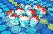 Rot, weiß und blau Erdbeeren mit blaue Süßigkeit