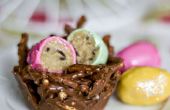 Cookie-Teig-Eiern und Schokolade Erdnussbutter Nester