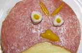 Böse Vögel offene Gesicht Sandwich mit gemeinsamen Zutaten und