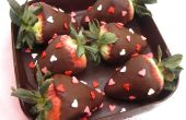 DIY essbare Schokolade Box gefüllt mit Schokolade getaucht Erdbeeren