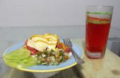 Hot Dogs und Kartoffel - Salchipapas - mit Refajo (kolumbianische Speise und Getränke)
