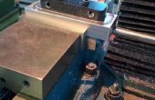 Arbeit Betrieb: Schraube Kleinteile auf eine Vorrichtung für CNC oder manuell Fräsen