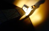 "Let There Be Light": handgefertigte Shadow-Box/Projektor