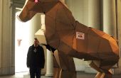 Riesige Papercraft Trojanisches Pferd