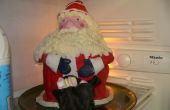 Santa Claus Kuchen von Panettone und Fondant gemacht