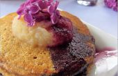 Pfannkuchen mit lila infundiert Heidelbeersirup Übernachtung