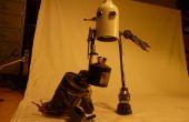 Roboter-Lampe aus Schrott hergestellt