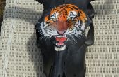 Cool Tiger Kopf gemalt auf Bulls Kopf Skelett