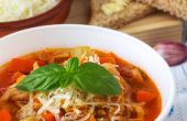 Herzhafte italienische Minestrone Suppe