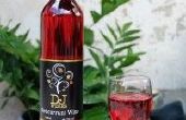 Hausgemachte rote Johannisbeere Wein