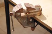 50 Jahre alten Schraubstock Restaurierung-mit grundlegenden Werkzeugen