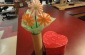 Machen Sie einen Blumenstrauß von Farbband und Papier
