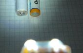 Eine Hochleistungs-LED-Taschenlampe mit einer einzigen AA-Batterie