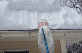 Schnee Rechen Scooper Dachwerkzeug - einfach mit einem 5-Gallonen-Eimer, einen Duschvorhang und ein Pole DIY