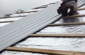 Dach mit Wellpappe Metall und strahlenden Barriere über Bitumenschindeln in 3 Schritten! 