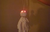 Halloween hängende Ghost mit leuchtenden LED Augen