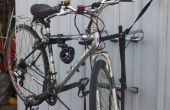 Fahrrad Halter zweckentfremdet als Fahrrad-Montageständer