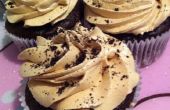 Schokoladen Bananen Cupcakes mit Erdnussbutter-Brown Sugar Frosting