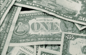 Ziehen den Magnetstreifen aus amerikanischen Papiergeld