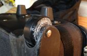 Reparatur gebrochen Gepäck Räder mit Klebeband