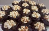 Gesalzene Karamell gefüllte Schokoladen Cupcakes mit gesalzenem Karamell Buttercreme Zuckerguss