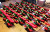 Spielzeug Flugzeug Weihnachten Ornamente mit Hilfe einer Montagelinie