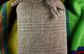 Schöne warme Wasserflasche Abdeckung aus einem alten wollenen Schal