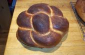 Eine Runde geflochtene Challah Brot