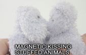 Magnetische ausgestopfte Tiere küssen