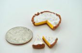 Miniatur Ton Zitronen Baiser Torte