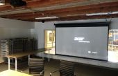 Wie Sie den Konferenz-Zimmer-Projektor in laufenTechshop San Francisco verwenden