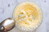 Wie man Sahne Butter und Zucker (von Hand oder mit einem Mixer)