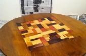 Runder Holz Tisch mit Check-Muster