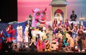 Shrek-Dragon - Jugend-Theater-Produktion von "Shrek the Musical"
