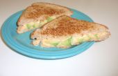 Avocado, gegrillter Käse-Sandwich